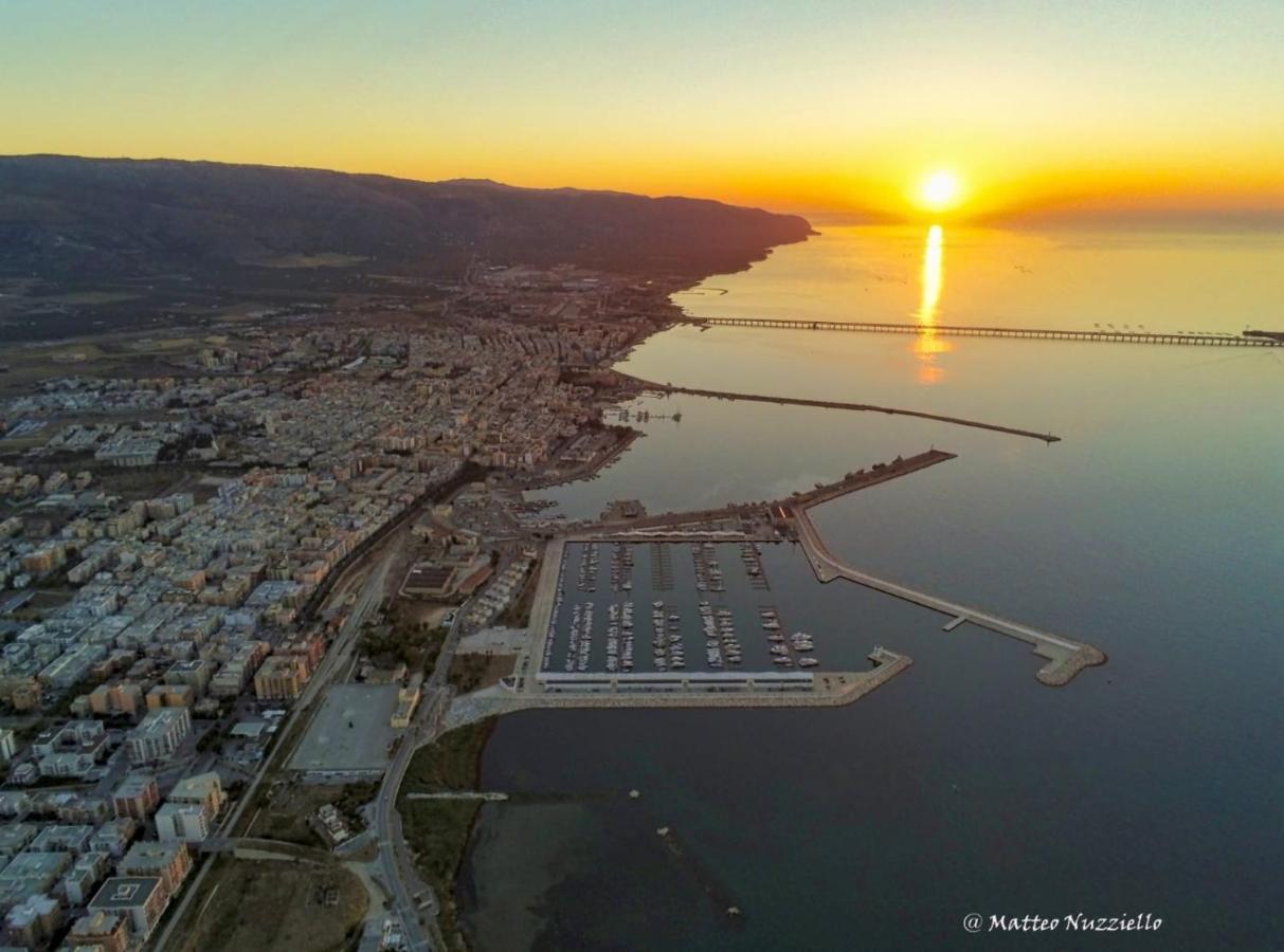 Отель Marina Del Gargano Houseboat Манфредония Экстерьер фото