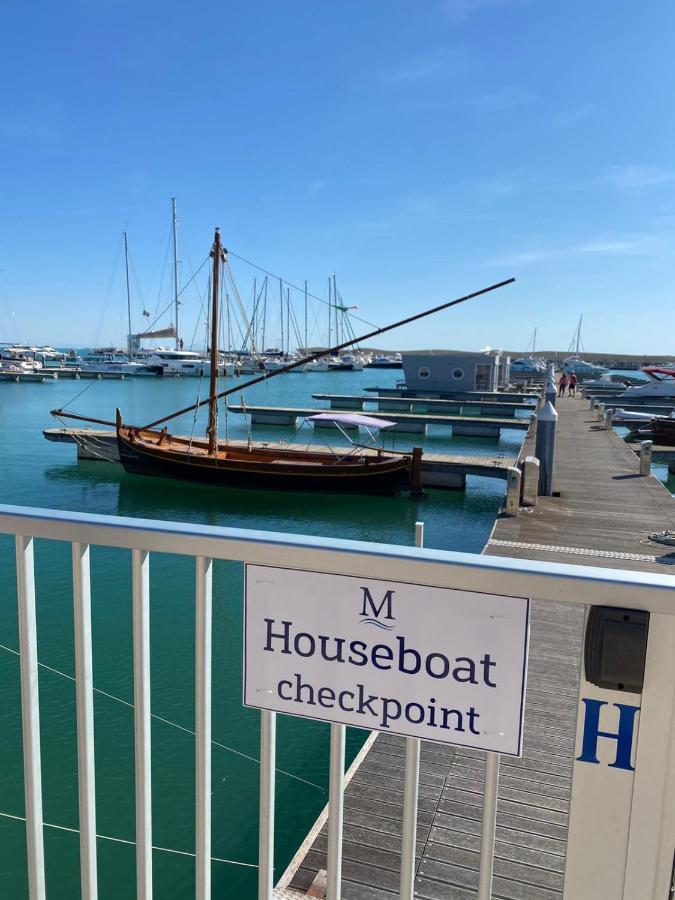 Отель Marina Del Gargano Houseboat Манфредония Экстерьер фото