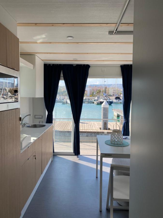Отель Marina Del Gargano Houseboat Манфредония Экстерьер фото