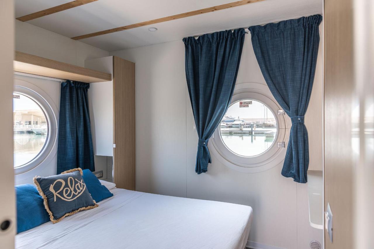 Отель Marina Del Gargano Houseboat Манфредония Экстерьер фото