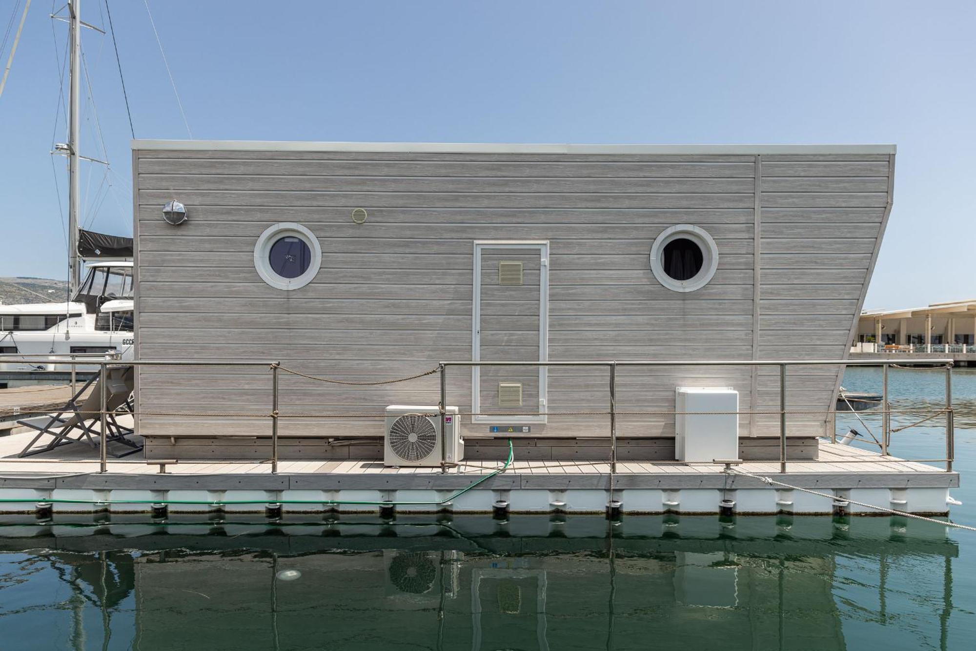 Отель Marina Del Gargano Houseboat Манфредония Экстерьер фото