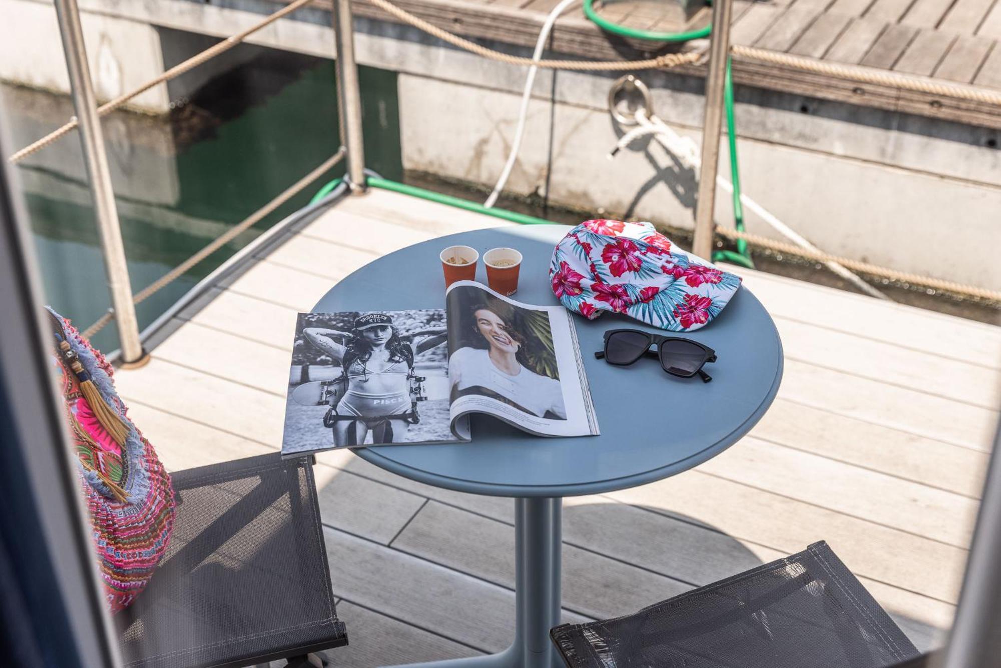 Отель Marina Del Gargano Houseboat Манфредония Экстерьер фото