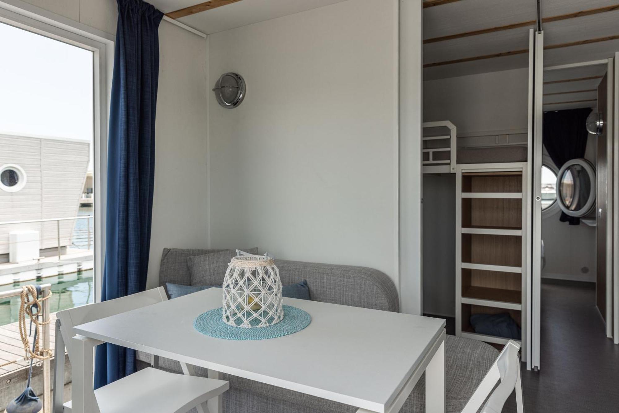 Отель Marina Del Gargano Houseboat Манфредония Экстерьер фото